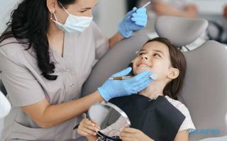 Jangan Sampai Anak Kesakitan, Berikut Tips Mengajak Buah Hati ke Dokter Gigi