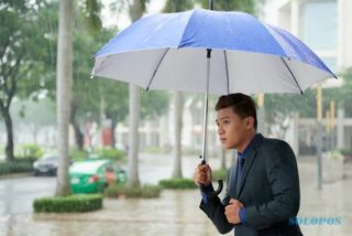 Prakiraan Cuaca Hari Ini Hujan Lebat di Sejumlah Wilayah, Siapkan Payung!