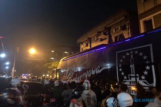 Bus Persis Solo Diserang, Seribuan Suporter Jemput di Tol Colomadu Dini Hari